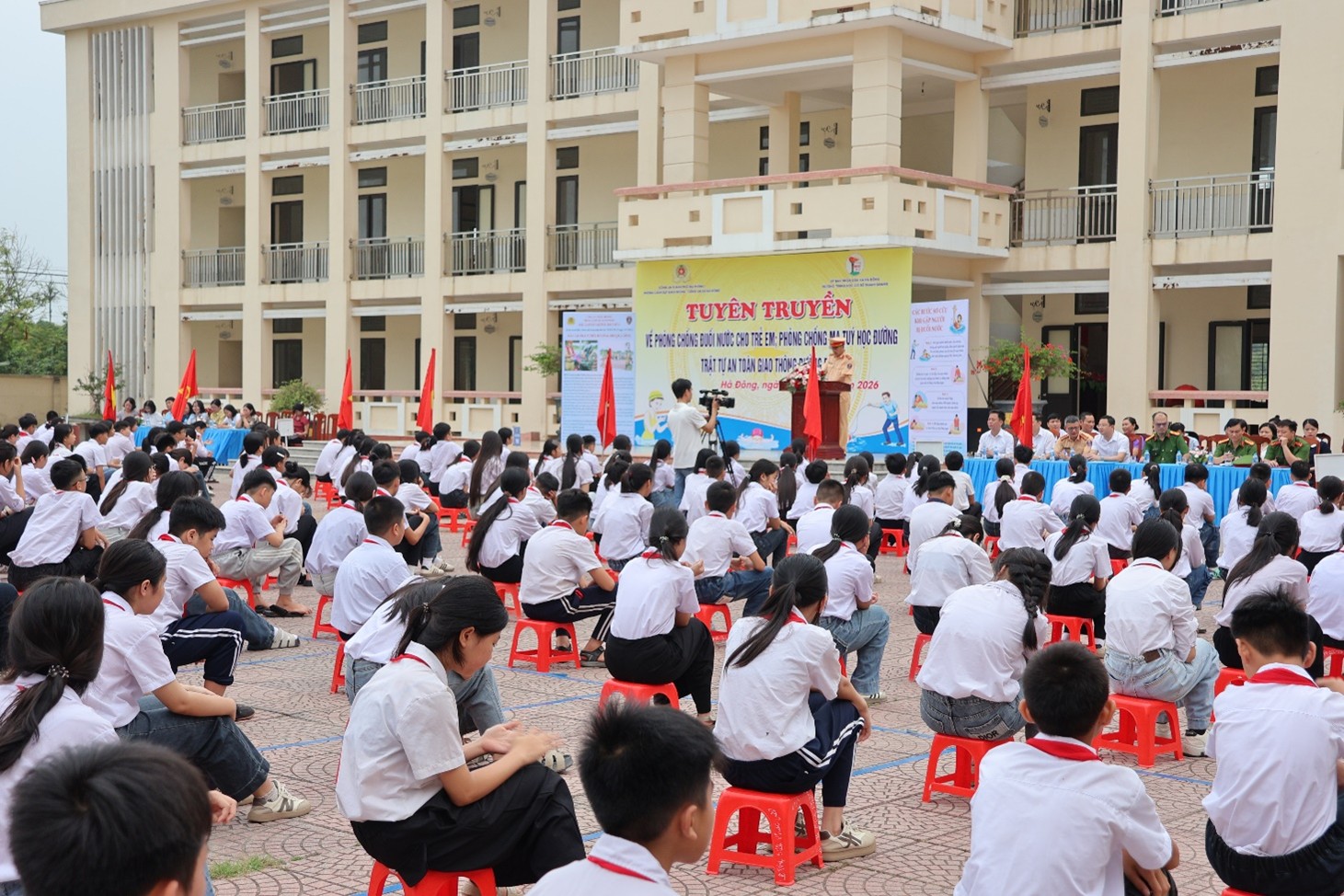 Công an xã Hà Đông tổ chức tuyên truyền phòng chống đuối nước, ma túy và an toàn giao thông tại Trường THCS Thanh Quang